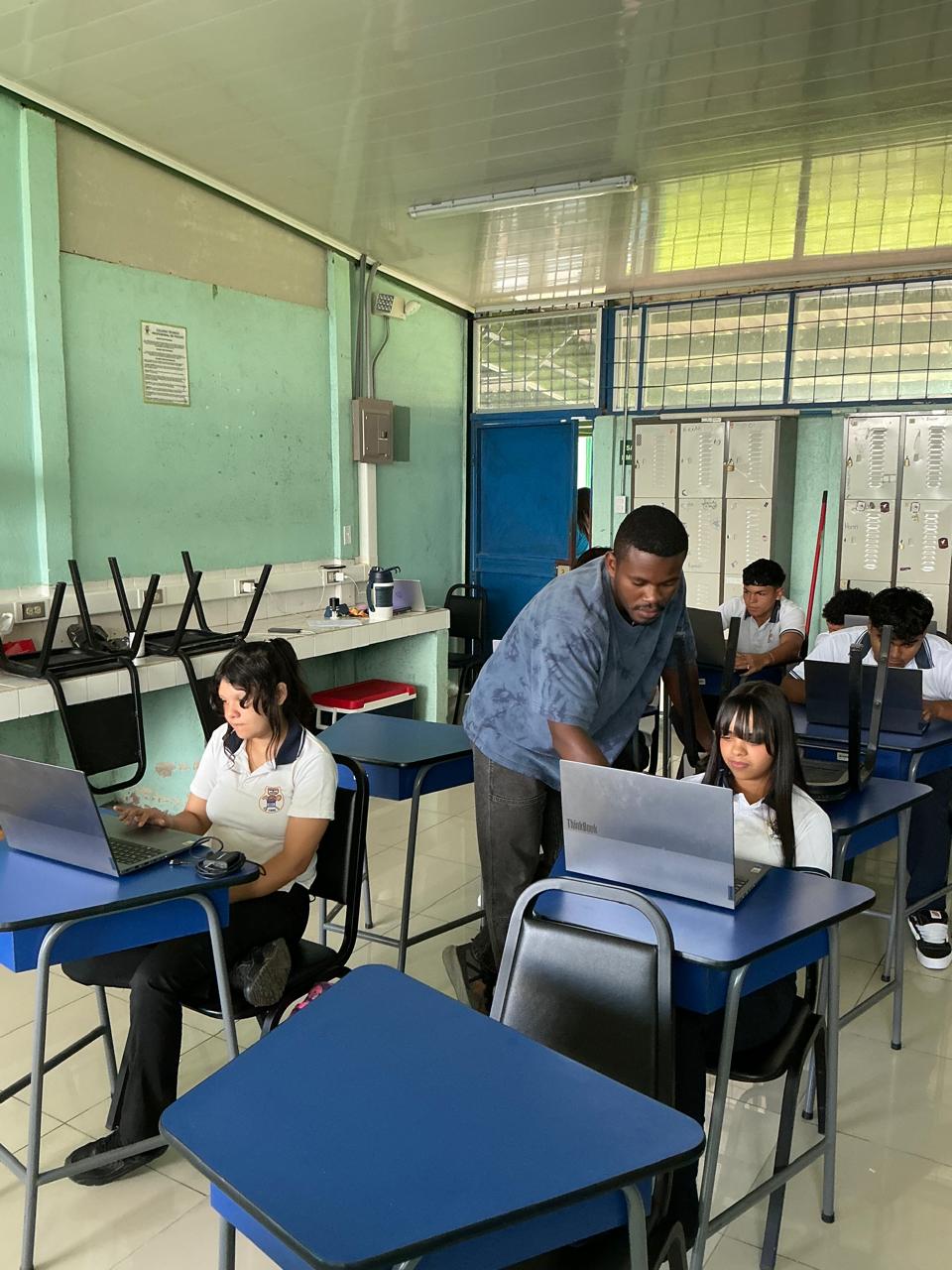 Teaching GIS to high-school students at EARTH University